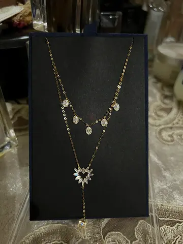 Necklace gold