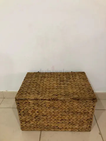Woven seagrass storage basket with lid - good condition