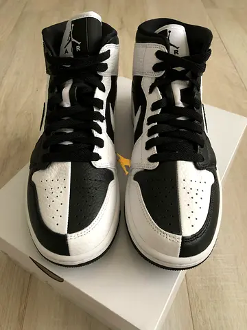 Air Jordan 1 Mid - Black  White