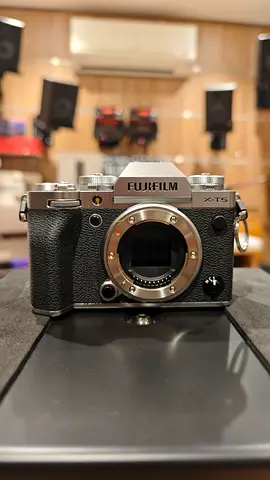 Fujifilm X-T5 with Tamron 17-70mm F2.8