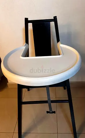 Simple wooden high chair with removable tray - good condition