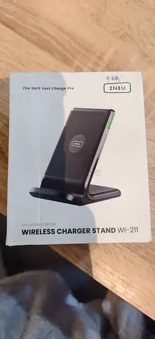 INIU WI-211 Wireless Fast Charger Stand (like new, boxed)