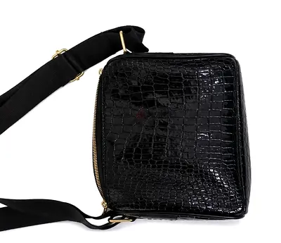 Black Pengdadaishu Croc-Embossed Crossbody Bag with Adjustable Strap