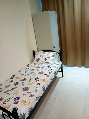 New Executive bed space available for male.