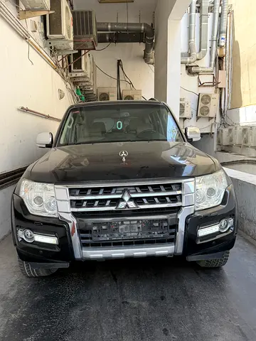 Mitsubishi Pajero GLX 2015 GCC Specs - Excellent Condition