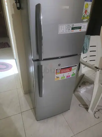 Geepas GRF2209SXE 200L Double Door Defrost Refrigerator | Instant Cooling |138L Net Capacity | Adjus