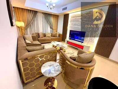 ثلاث غرف وصالة اطلالة بحرية بالكامل مع ٢ بلكونة و باركينج بالبرج