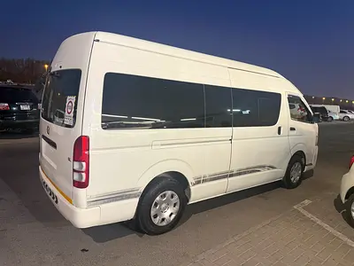 2022 Toyota HIACE 照片 2