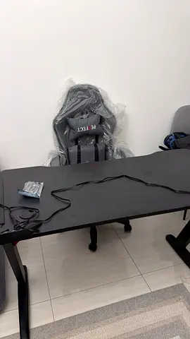 New gaming/office chair in good condition (black/grey)