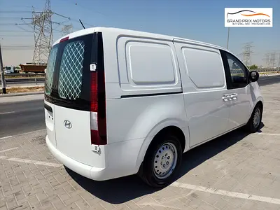 2023 Hyundai STARIA photo 7