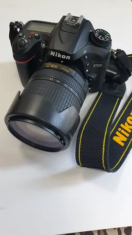 Nikon D7200 DSLR Camera with Nikon DX VR 18-140mm Lens