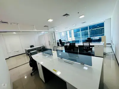 | مكتب مؤثث بالكامل | باي سكوير | الخليج التجاري | بالقرب من وسط المدينة |