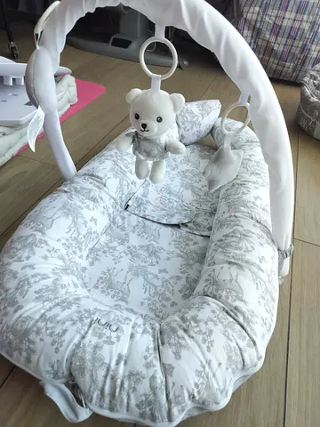 Baby lounger with toy arch and plush bear - light grey toile
