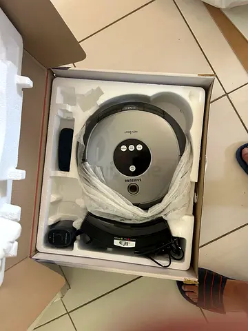 Robot Vacuum Cleaner with Charging Dock - used