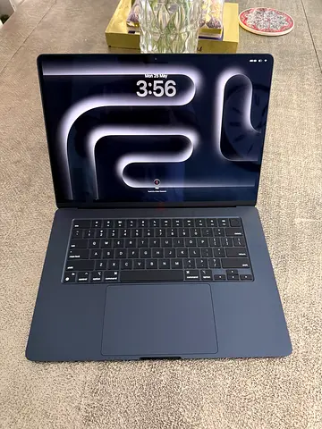 MacBook Air M4 15 inch 256GB 16GB  UAE Version