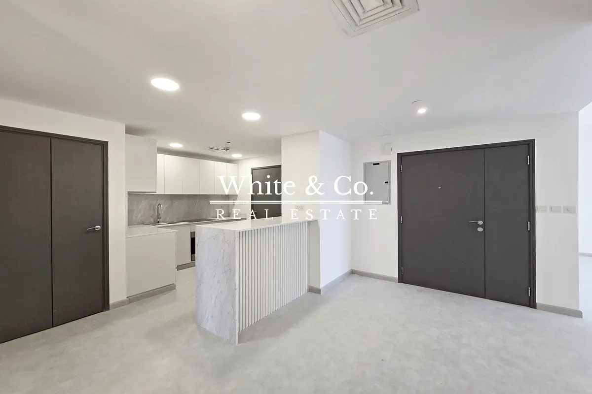 Stunning Upgrade | 1 BHK | Marina View