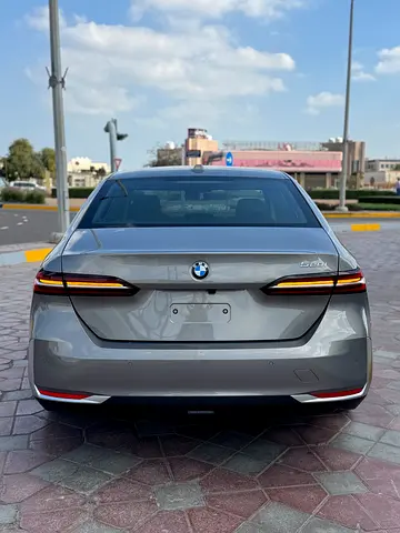BMW 5-Series 520i 2027 GCC Specs