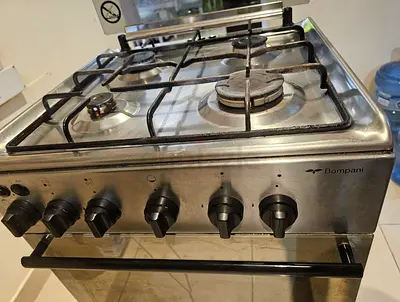 Bompani stainless steel Gas Cooker, urgent Sale!!!! AED.100