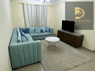 غرفتين وصاله بلكونه 2 مساحه كبيره حمام فرش فندقى في الشارقه القاسميه