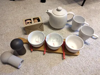 Tea set with 3 bowls on wooden tray, and mugs - very good condition