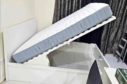 IKEA hydrolic bed with mattress queen size