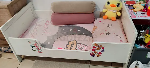 Toddler Wooden Daybed / Small Bed with Mattress White