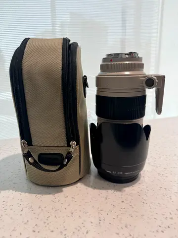Canon EF 70 to 200mm lens 2.8