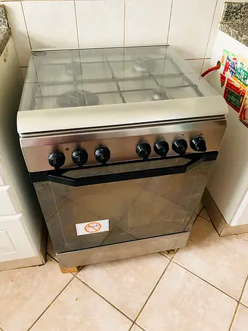 Stainless Steel 4-Burner Gas Stove with electric Oven - Good Working Condition