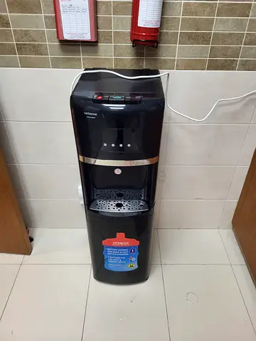 Bottom load water dispenser
