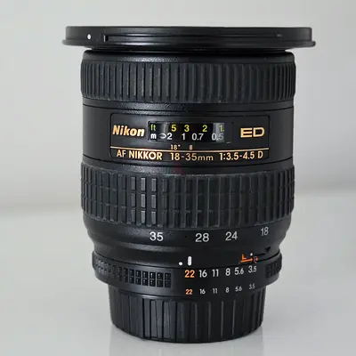Nikon AF Nikkor 18-35mm f/3.5-4.5 D ED Wide-Angle Lens - Good Condition