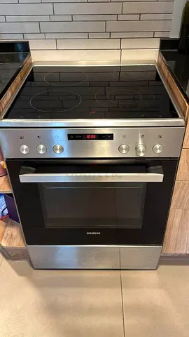 Siemens last model cooker full electrice digital with fan 60/60 cm.