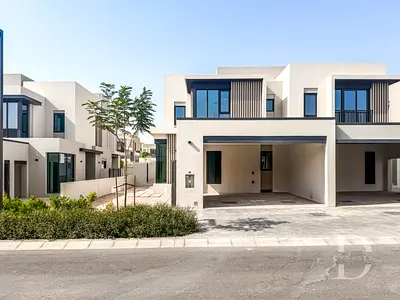 Single Row | Close to Pool & Park | Corner Unit