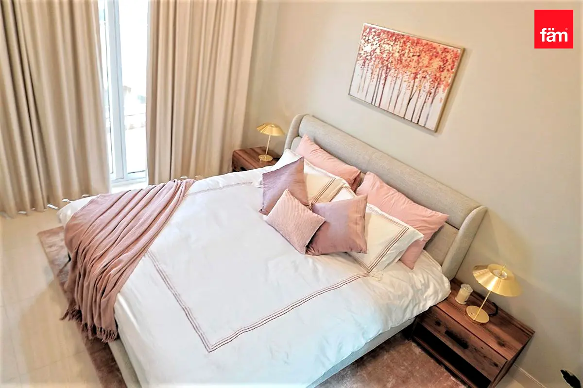 Upgraded 1br |Tenanted Investment |Spacious Layout