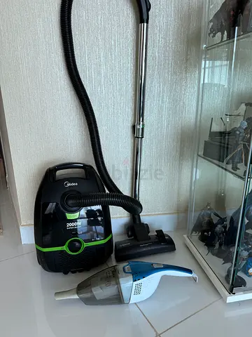 Vacuum cleaner and chargeble vacuum