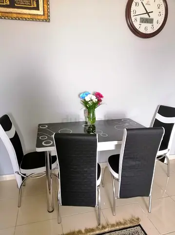 Table 4 chairs