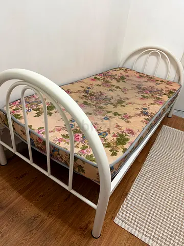 Single Bed with matress