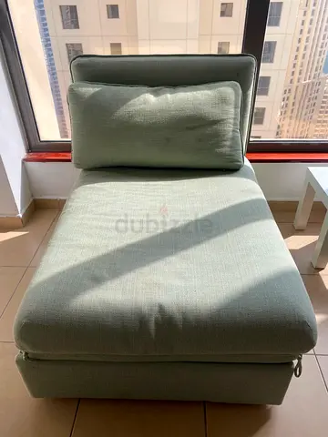 2 Single chaise lounge chair in light green fabric - good condition