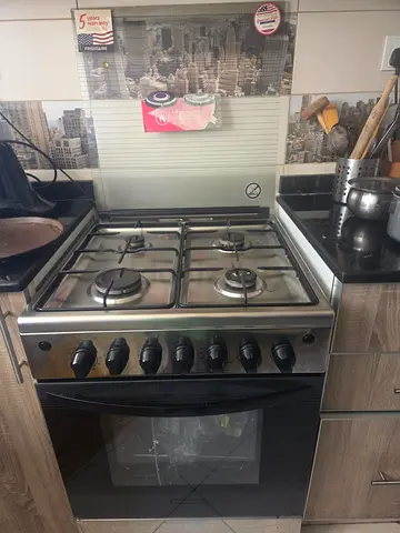 cooking range with 04 burner fridgare