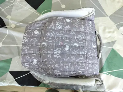 Comfortable  Soft portable baby bed. Good from new born till 8 months. Easy to carry for staycation