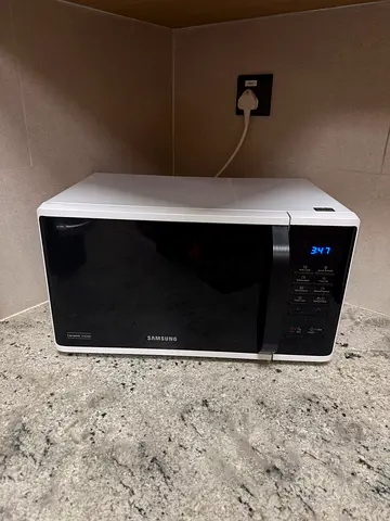 Samsung Countertop Microwave - Good Working Condition