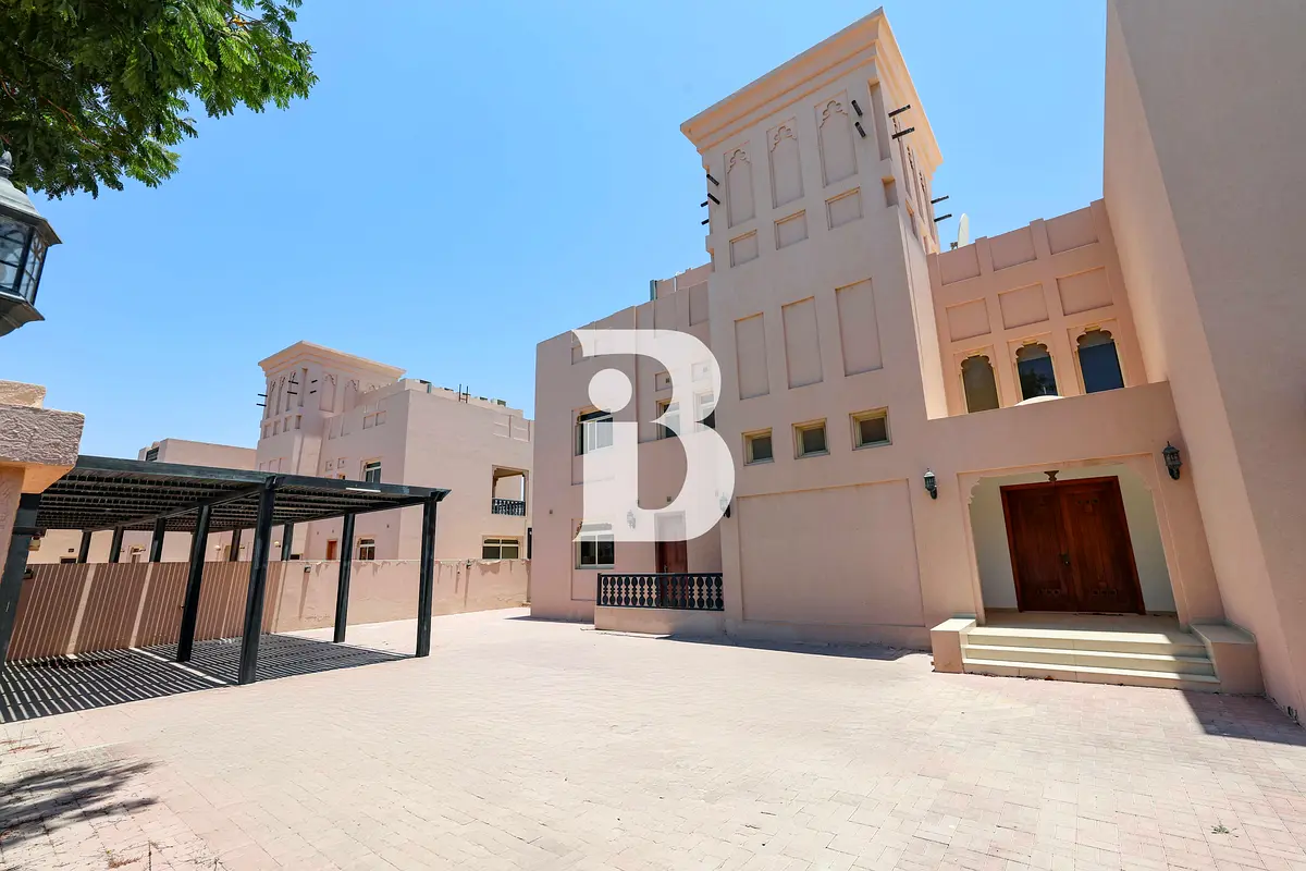 Stunning C- Villa | Lagoon Views | Family Home