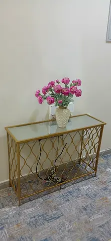 Gold ribbon table