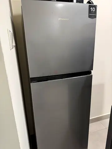 Large refrigerator in excellent working condition