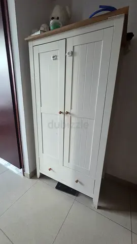 Cabinet chest