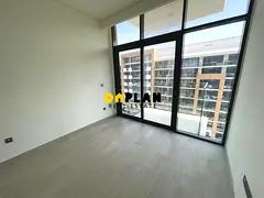 Bright Studio Vacant I Pool Outlook I High Returns