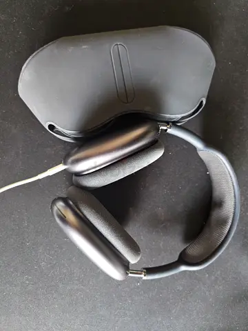 Apple AirPods Max with Carry Case