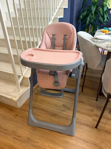 Pink adjustable baby high chair with tray - perfect condition, new