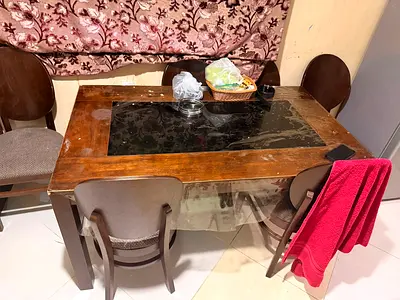 Wooden dining table with 6chairs and glass top - used