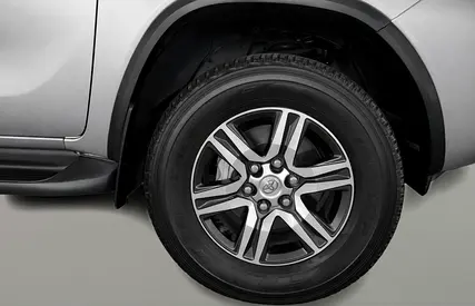 صورة 12 لـ 2024 Toyota FORTUNER