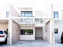 Vacant | Single Row & Middle Unit | Unfurnished